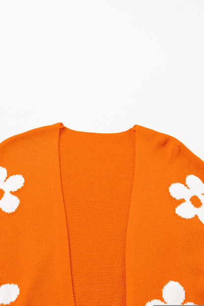 Orangefarbener, lockerer Strickcardigan mit Blumenmuster und offener Vorderseite