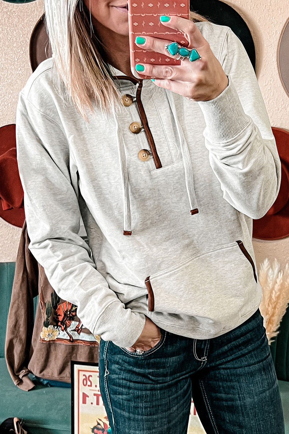 Beigefarbener Henley-Hoodie mit Kordelzug und Kängurutasche