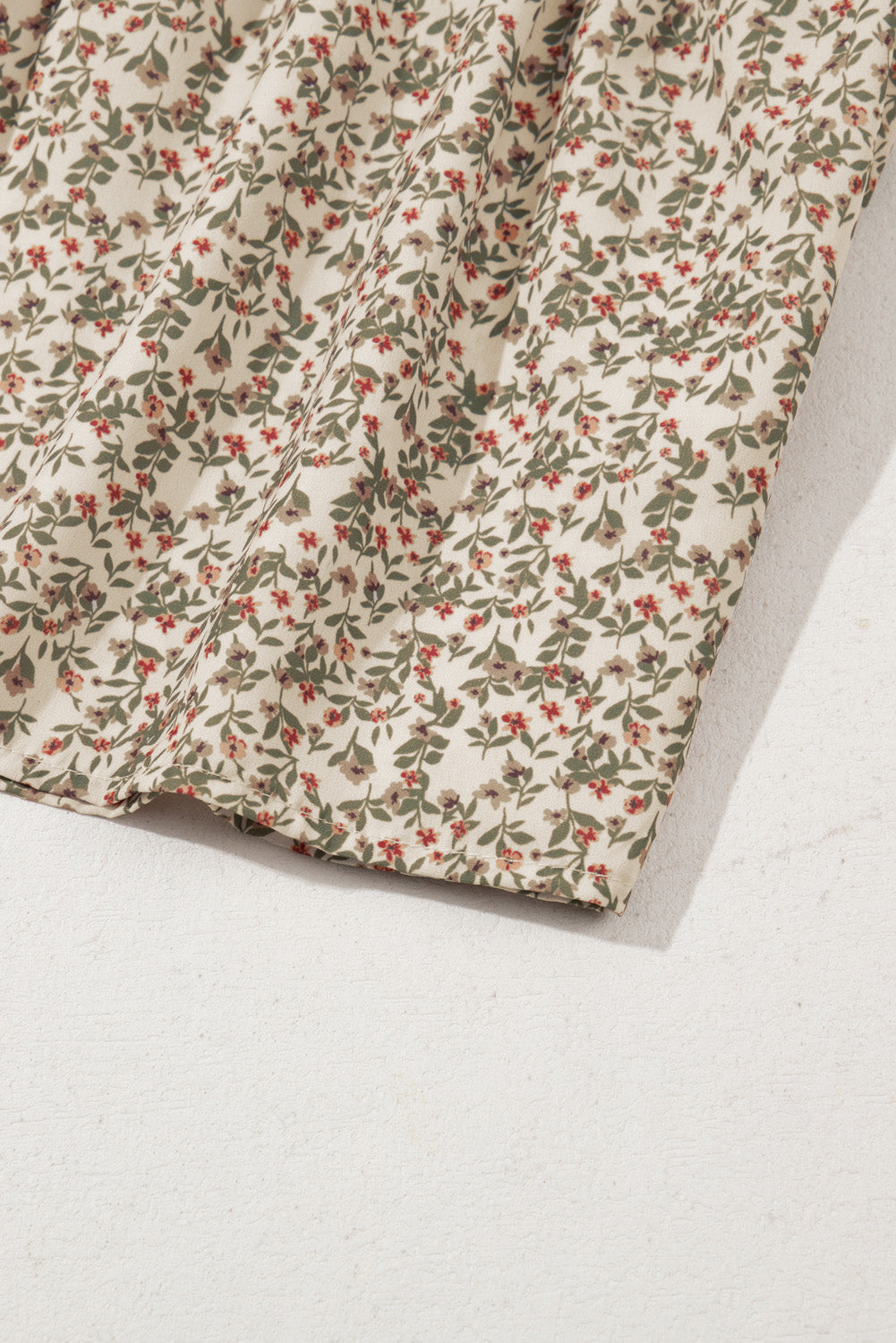Gesmoktes Top mit Blumenmuster und Puffärmeln