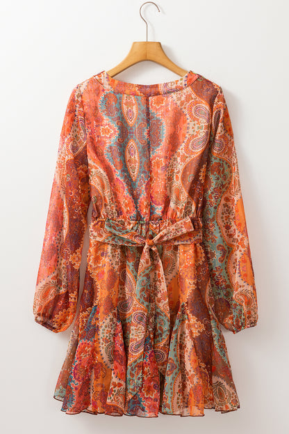 Oranges Boho-Minikleid mit Paisley-Print und langen Ärmeln sowie Plissee und Gürtel