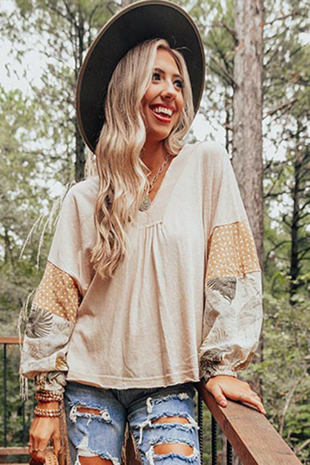 Jet Stream – Lockere Bluse mit Palmenblättern und Punkten, Puffärmeln, Patchwork, V-Ausschnitt