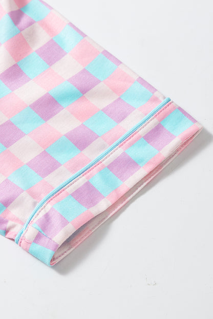 Lilafarbenes Pyjama-Set mit kurzärmligem Karomuster