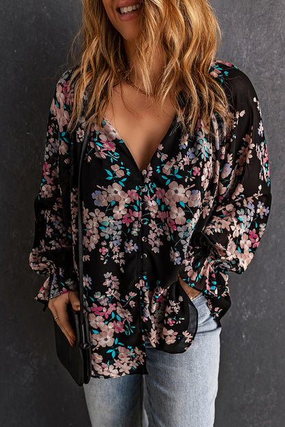 Schwarze Chiffonbluse mit Wildblumen-Print