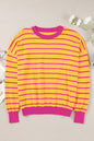 Orangefarbener Pullover mit Streifenbesatz, Rundhalsausschnitt und überschnittener Schulter