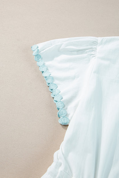 Weißes, kurzärmliges, langes Kleid mit Farbblock-Zickzack-Besatz und Kordelzug in der Taille