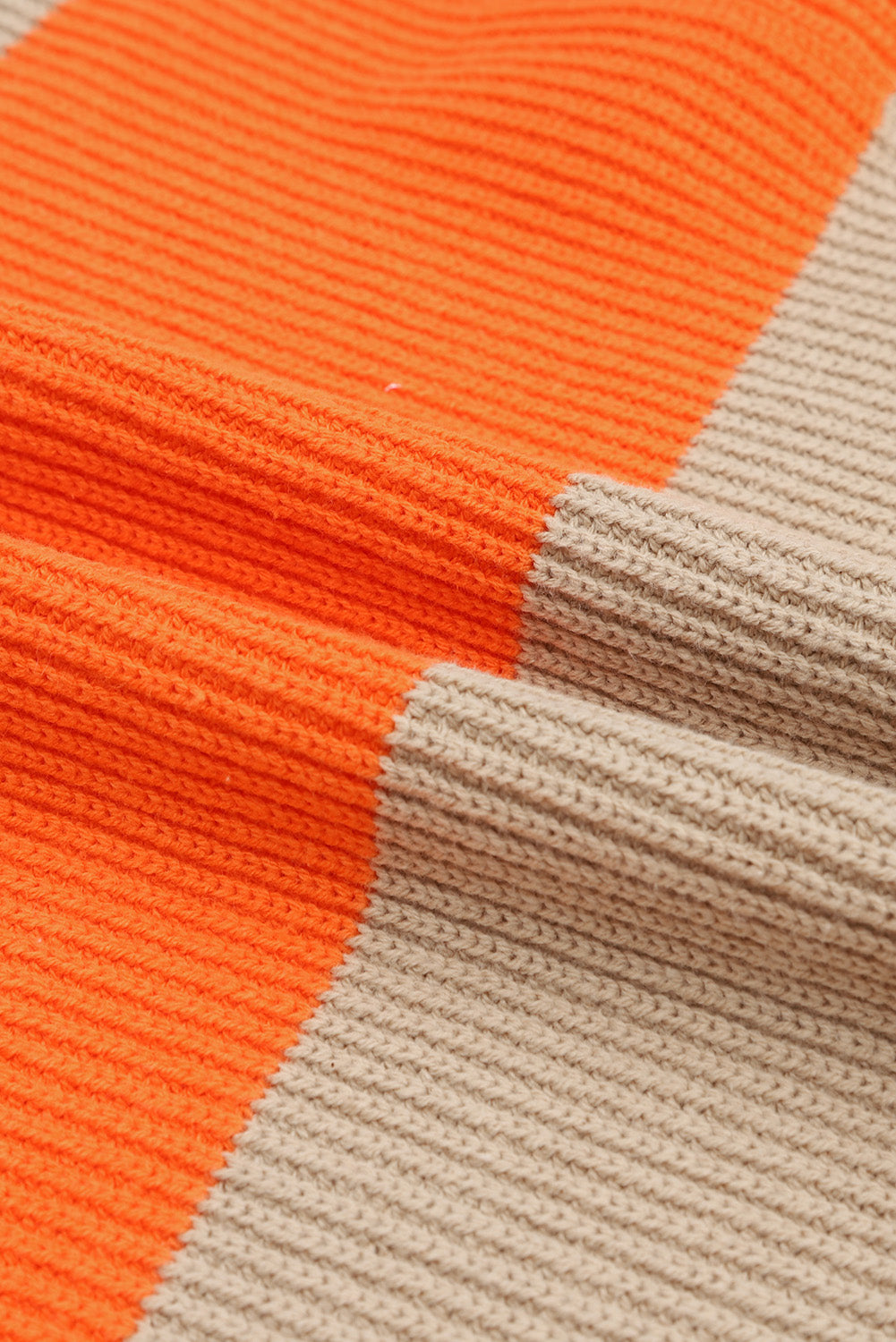 Orangefarbener Cardigan mit geripptem Colorblock-Muster