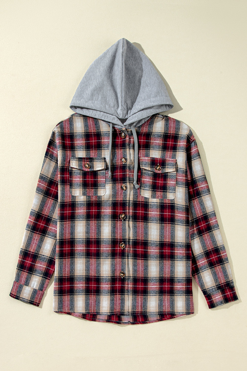 Rotes Shacket mit kariertem Muster und geknöpfter Brusttasche und Kapuze