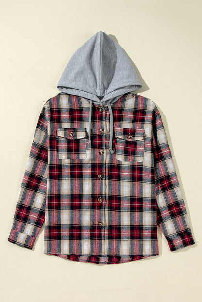 Rotes Shacket mit kariertem Muster und geknöpfter Brusttasche und Kapuze