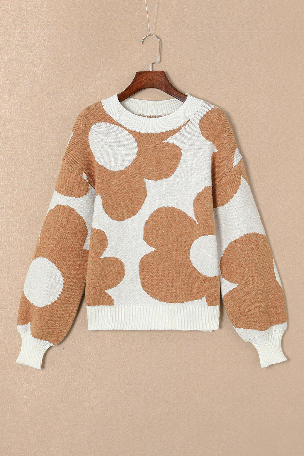 Khakifarbener Pullover mit überschnittener Schulter und großem Blumenmuster