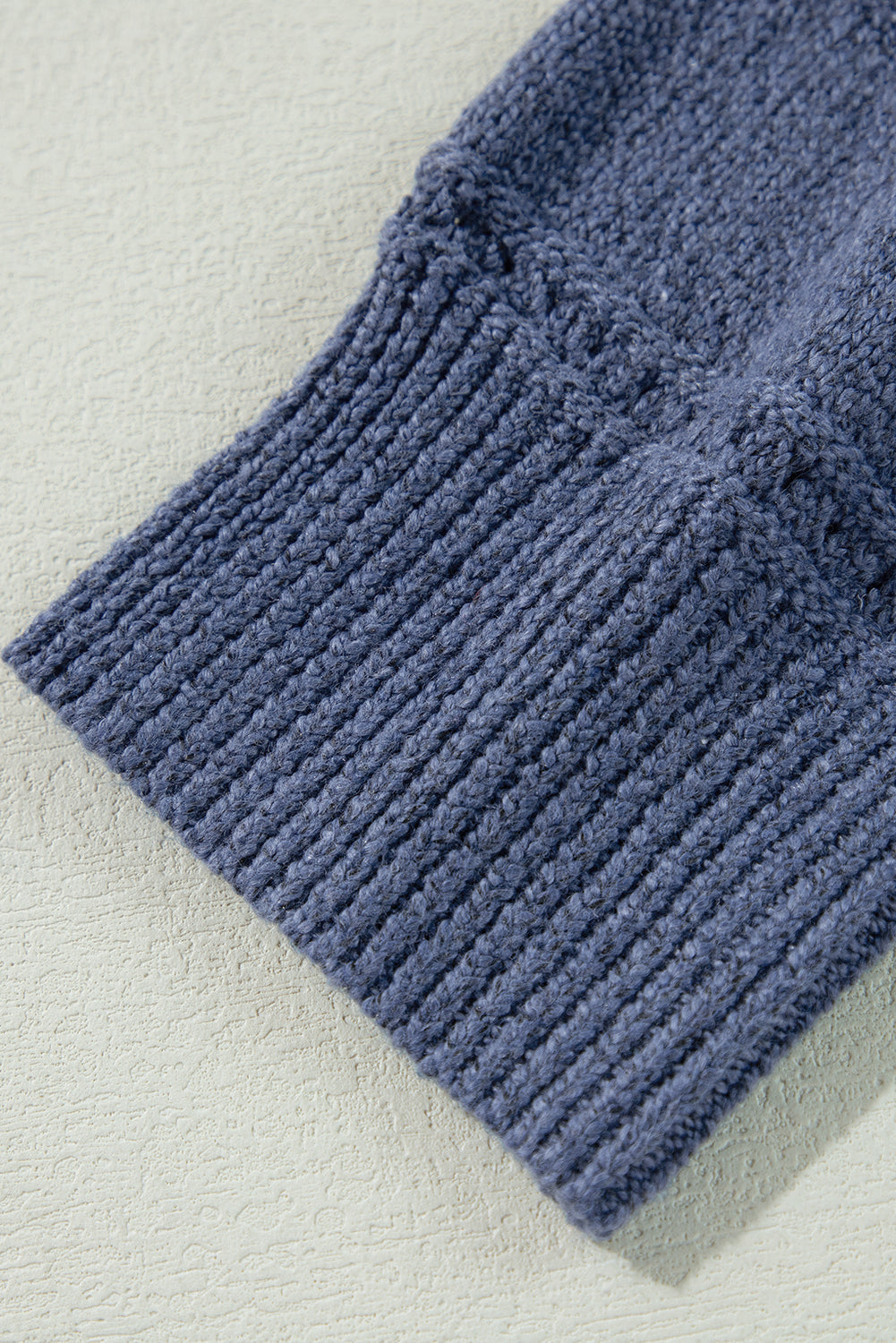 Echter blaugrüner Pointelle-Strickpullover mit U-Boot-Ausschnitt und überschnittener Schulter