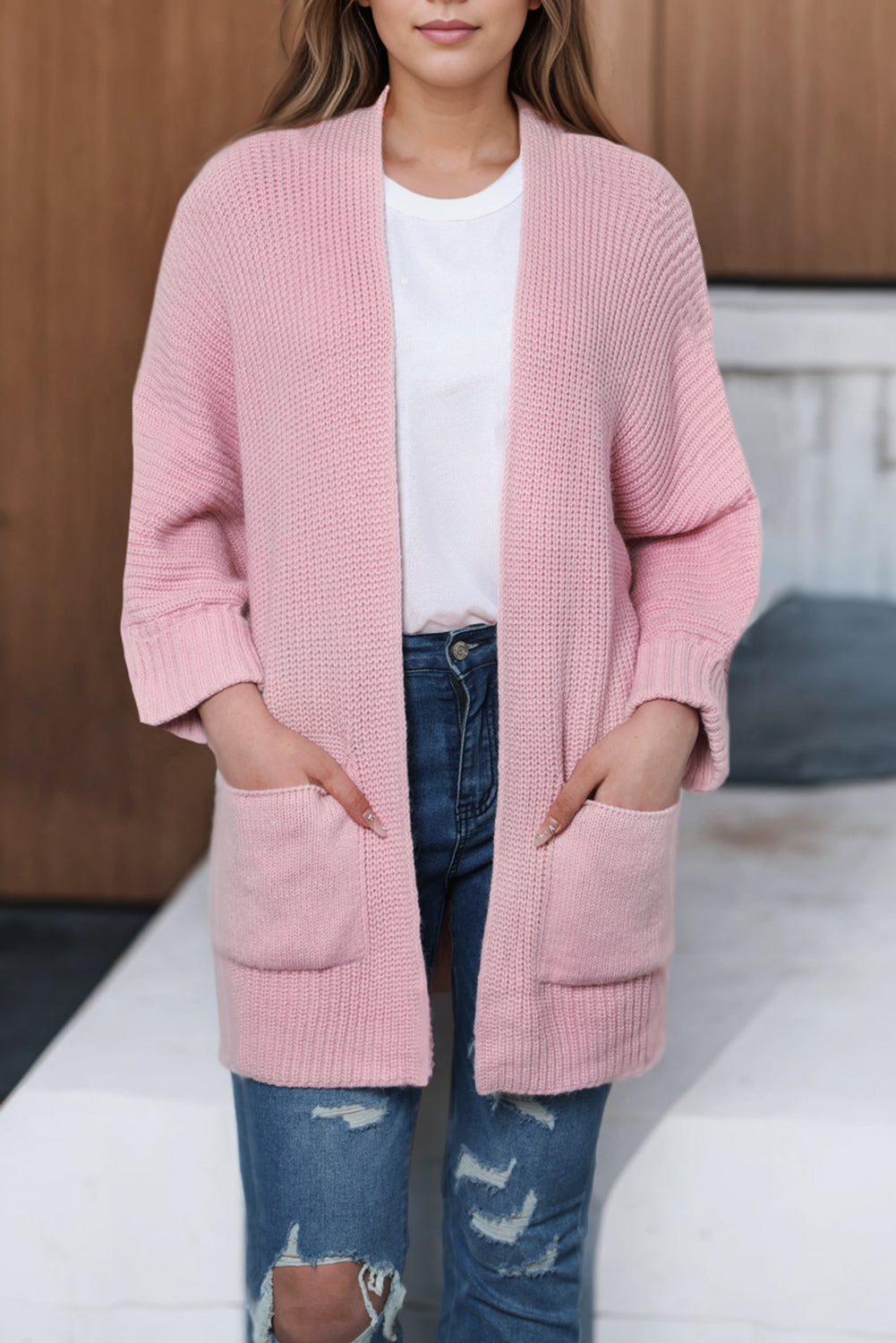 Rosafarbener Oversize-Strickpullover mit umgeschlagenen Ärmeln