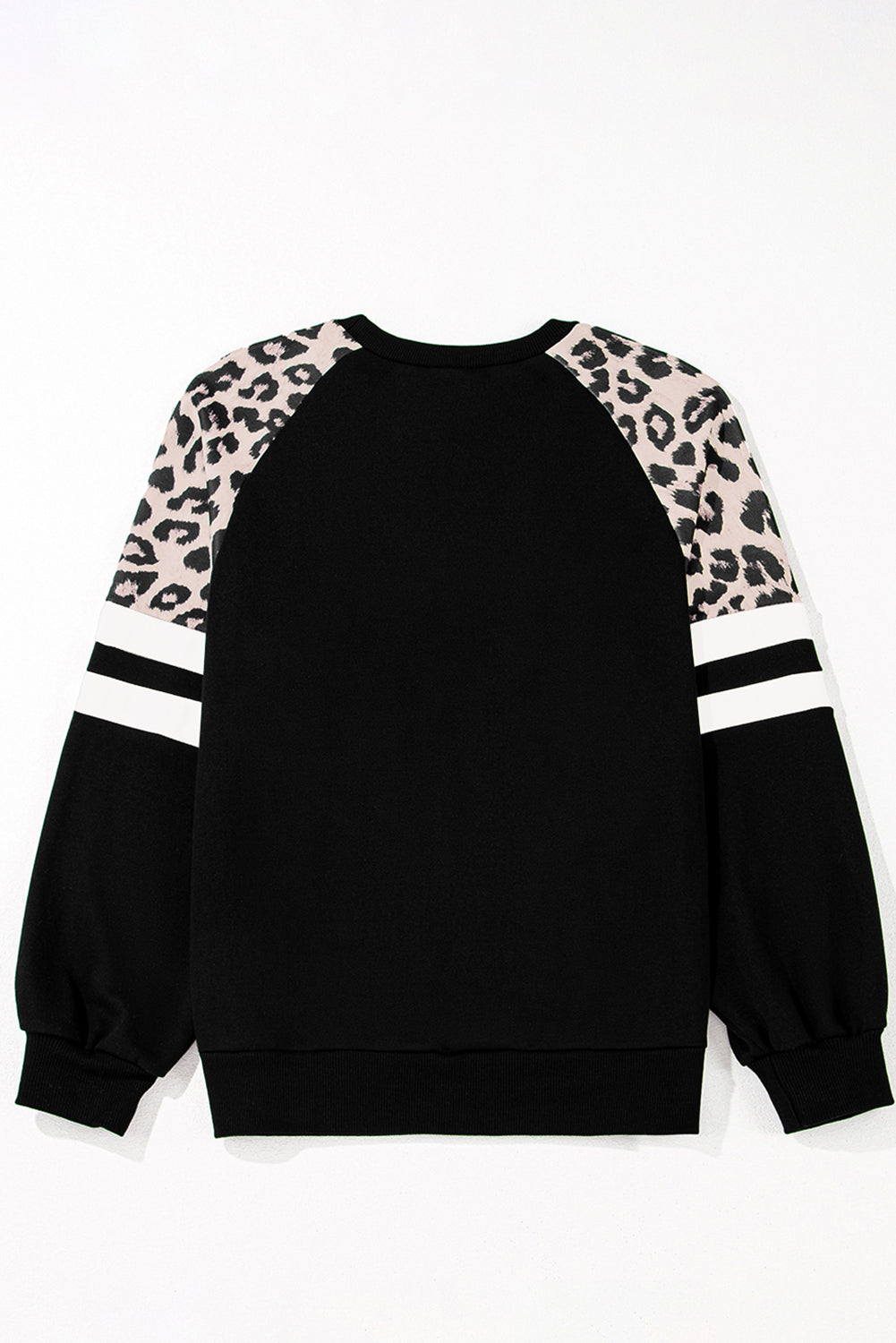 Schwarzes Sweatshirt mit Raglanärmeln und Farbblockdesign mit Leopardenmuster