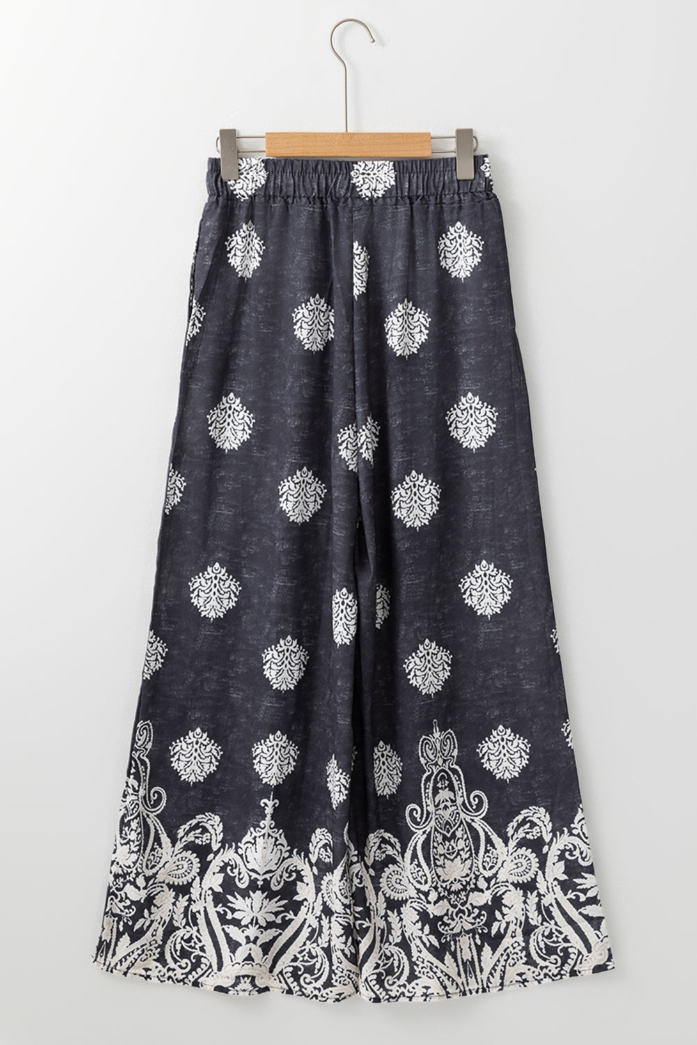 Schwarze Hose mit weitem Bein und Bohemien-Print