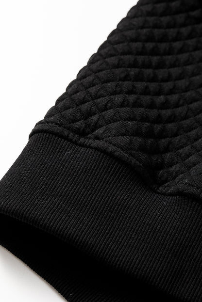 Schwarze gesteppte Kapuzenjacke mit Reißverschluss und Seitentaschen