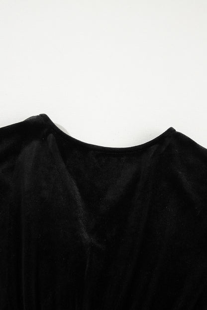 Schwarzes Midikleid aus Samt mit Knöpfen, Puffärmeln, V-Ausschnitt und Schlitz