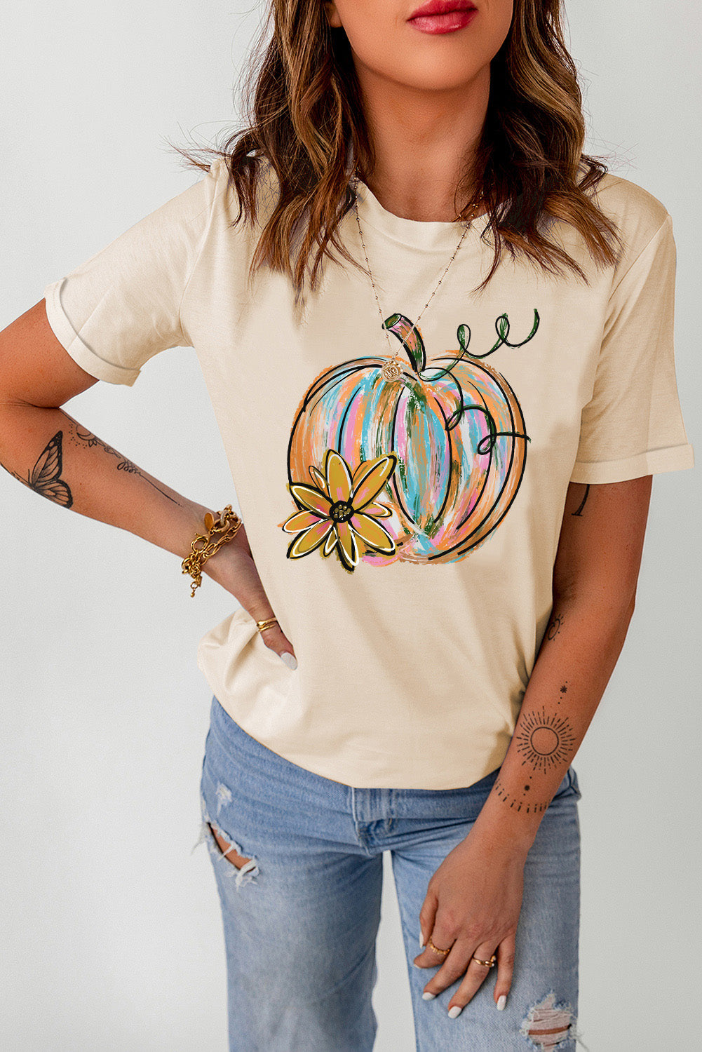 Khakifarbenes T-Shirt mit Kürbis- und Blumengrafik