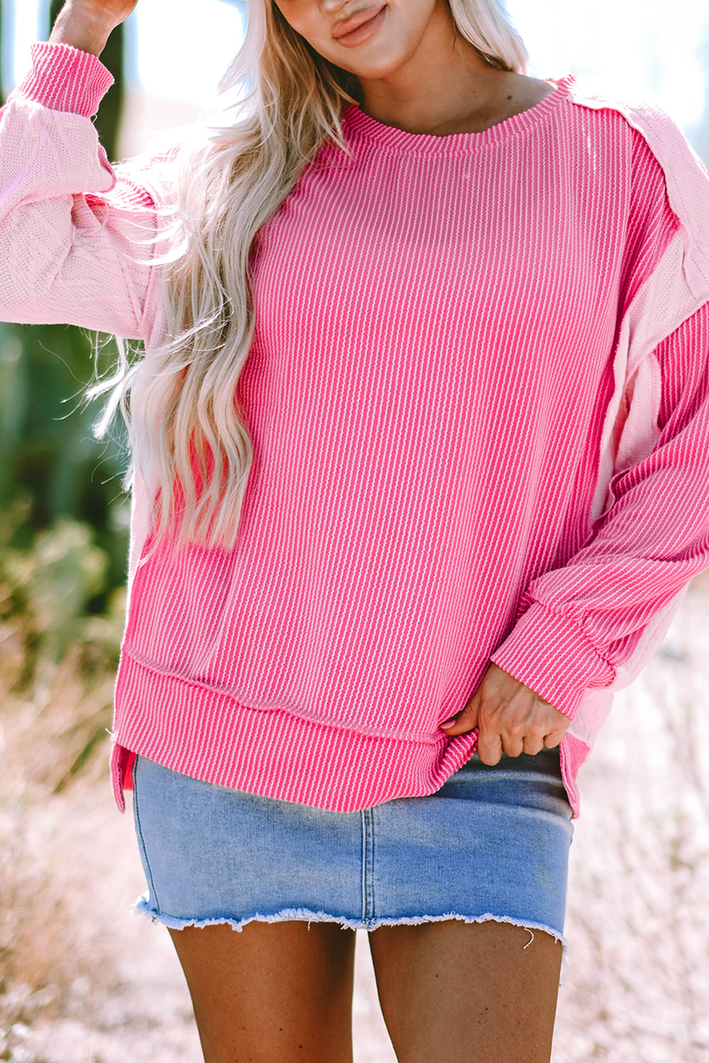 Bonbon – Sweatshirt mit Zopfmuster und sichtbaren Nähten in Colorblock-Optik
