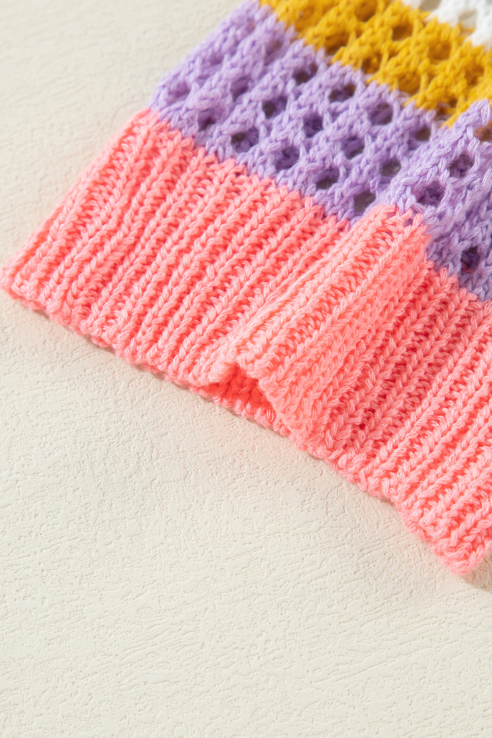 Rosa gestreifter Colorblock-Pullover mit 3/4-Ärmeln und ausgehöhltem Häkelmuster