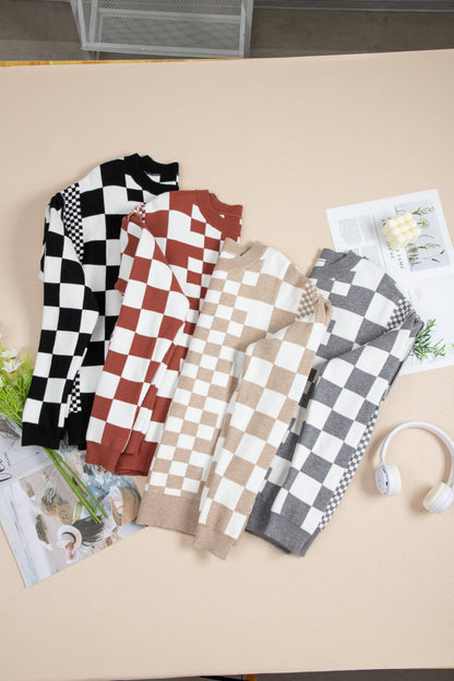 Khakifarbener Pullover mit Karomuster und überschnittener Schulterpartie und Rundhalsausschnitt