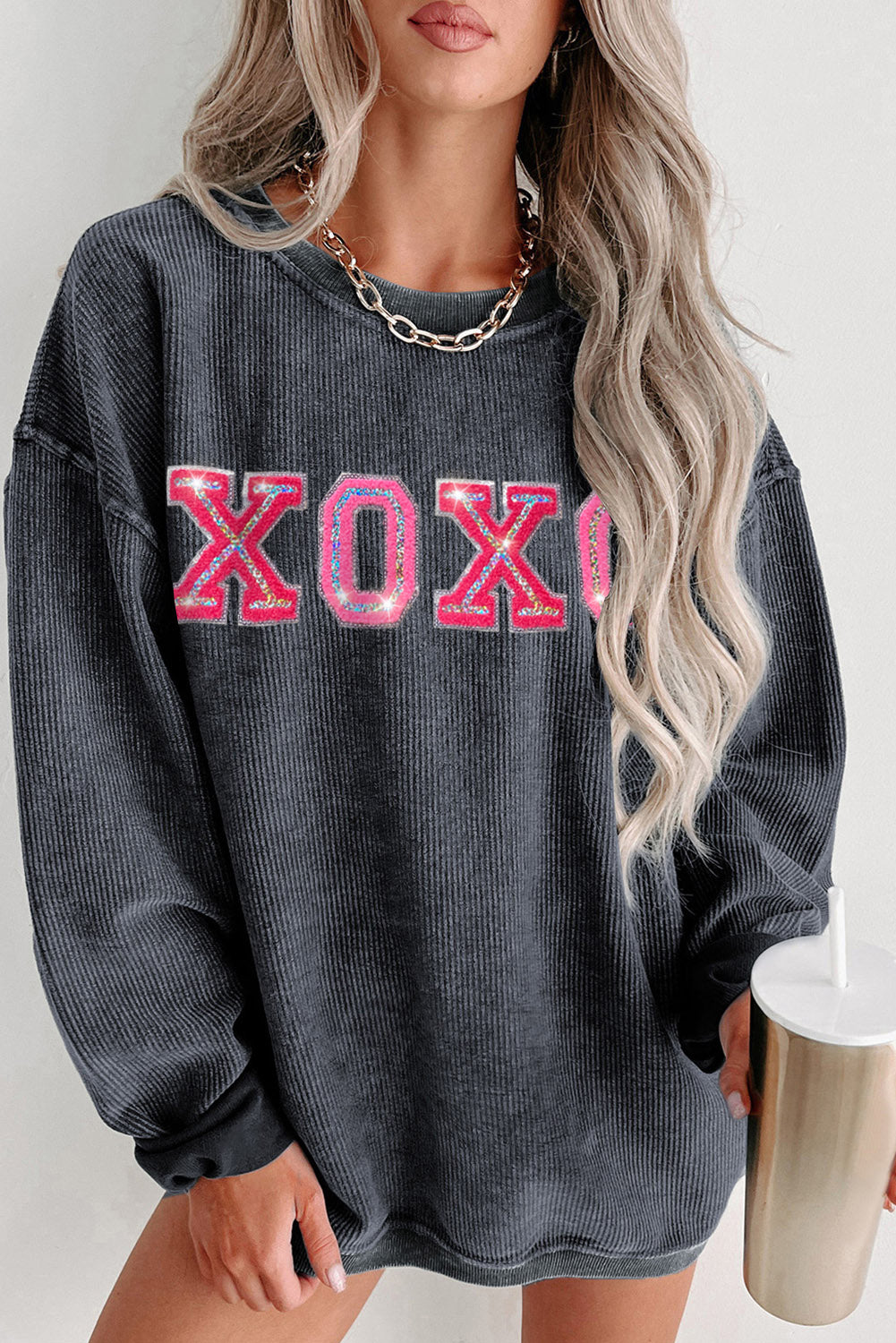 Graues XOXO-Sweatshirt mit Rundhalsausschnitt und Pailletten