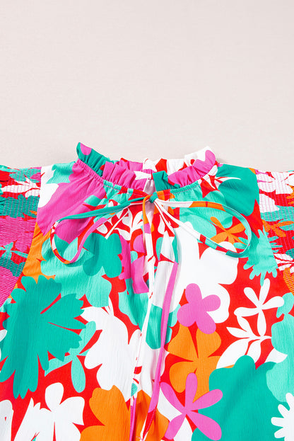Grüne Bluse mit Blumenmuster, Krawatte, Schlitz am Hals und Rüschenbesatz