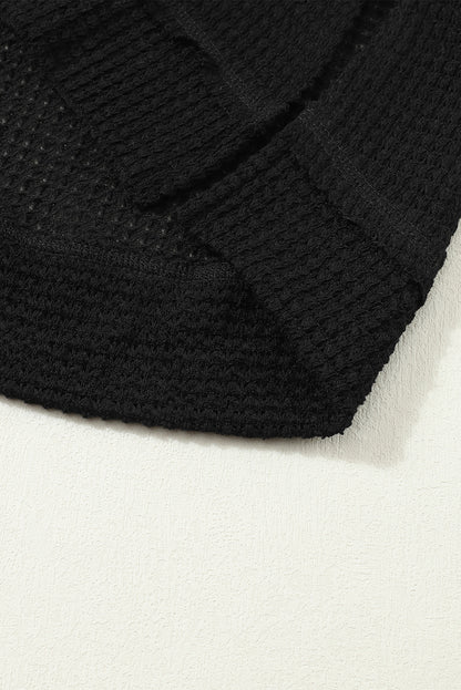Schwarzes Oversize-Oberteil mit hohen Schlitzen und Waffelstrick