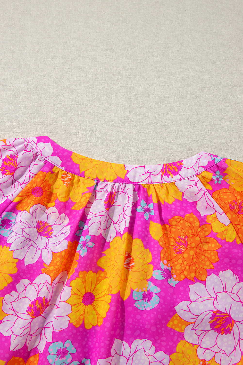 Bluse mit Volantärmeln und Reverskragen und Rosen-Blumendruck