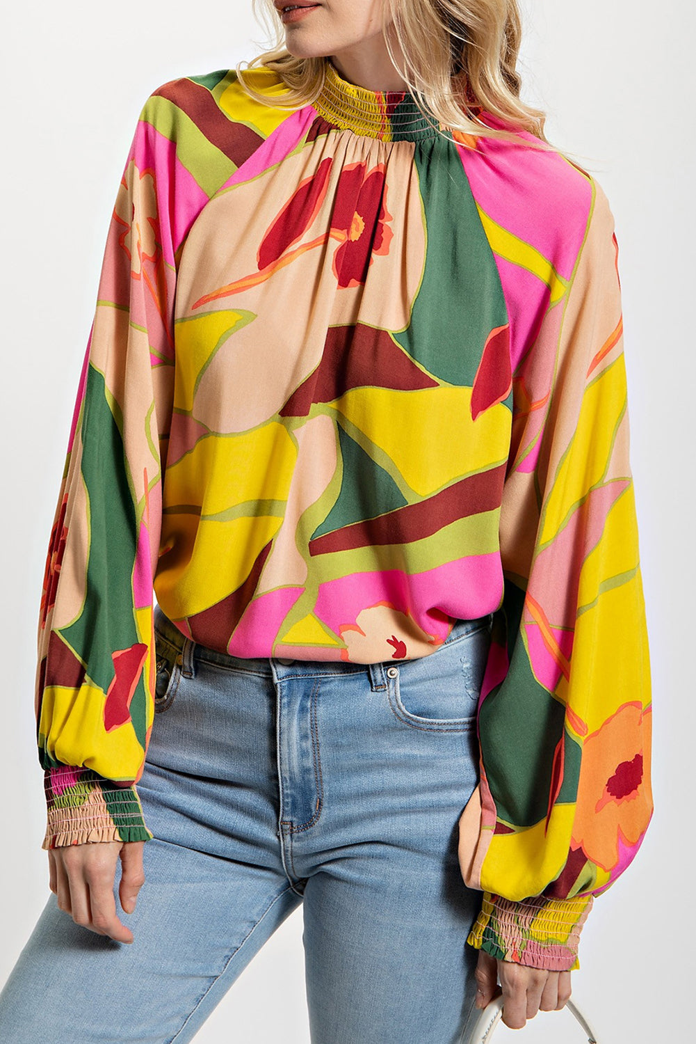 Bluse mit mehrfarbigem Blumenmuster, gesmoktem Saum und Stehkragen