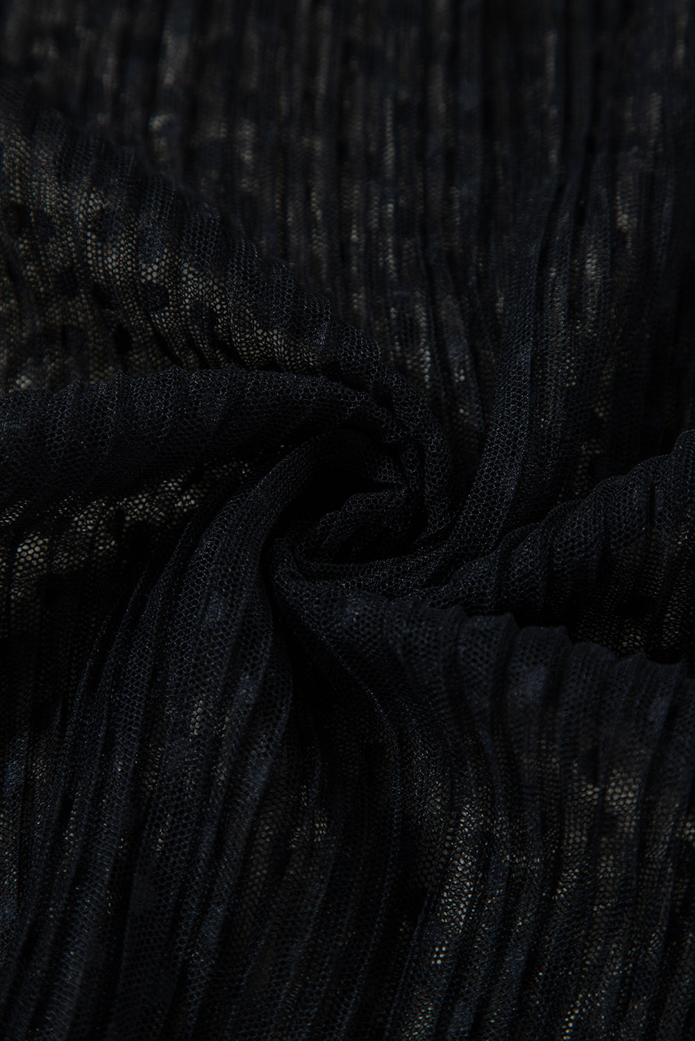 Schwarze Bluse mit transparenter Spitze und Stehkragen und langen Ärmeln