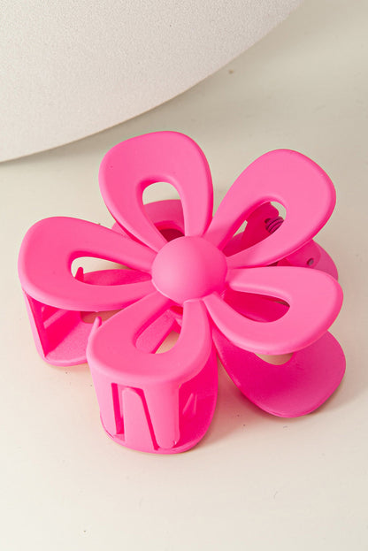 Rosenroter süßer Krallenclip in Form einer ausgehöhlten Blume
