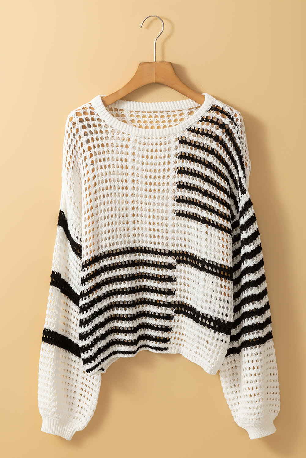 Weißer gestreifter Pullover mit durchbrochenem Strickmuster und Puffärmeln