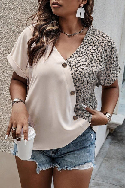 Haferflockenfarbenes Patchwork-Oberteil mit V-Ausschnitt und geometrischem Kontrastdruck in Übergröße