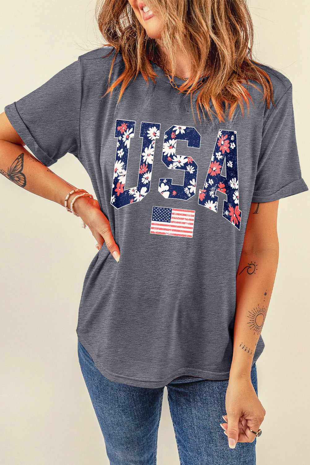 Graues, blühendes T-Shirt mit USA-Flaggen-Print