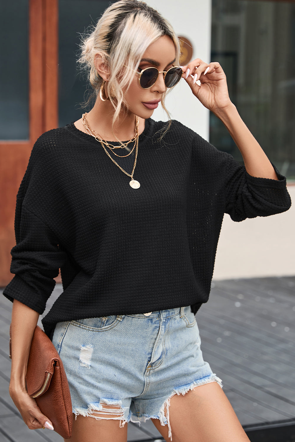 Schwarzes Oversize-Oberteil mit hohen Schlitzen und Waffelstrick