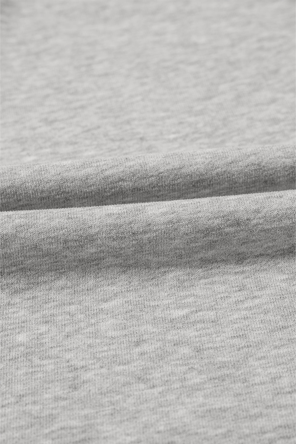 Hellgrauer Oversize-Hoodie mit Kängurutasche und halbem Reißverschluss