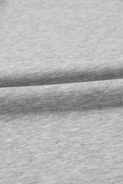 Hellgrauer Oversize-Hoodie mit Kängurutasche und halbem Reißverschluss