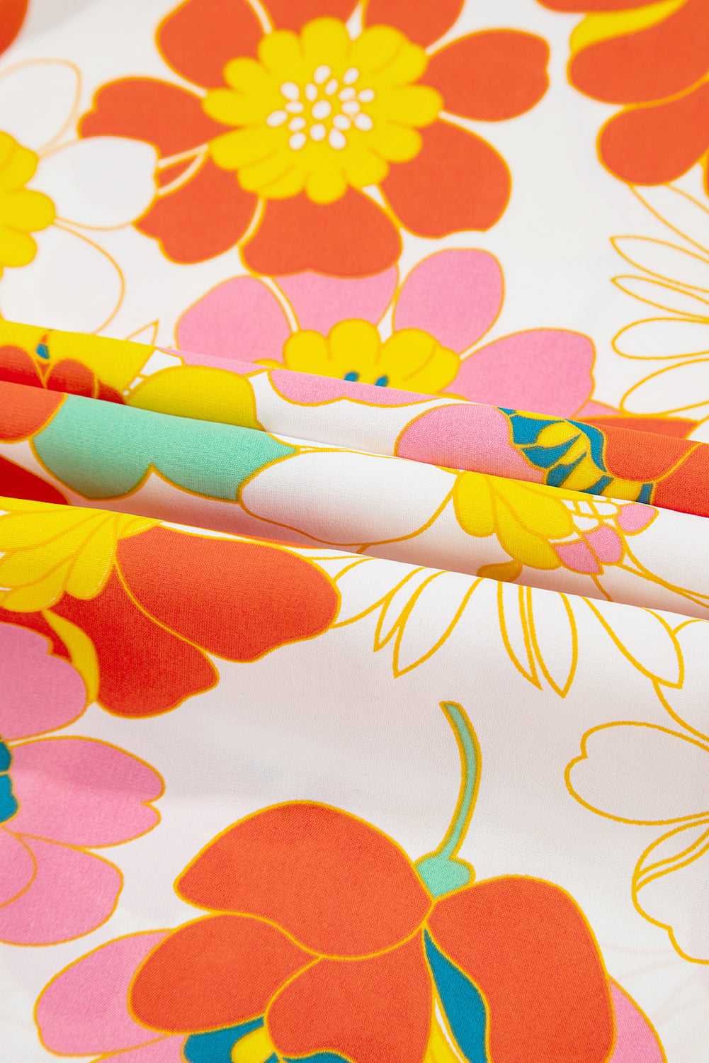 Orangefarbene Bluse mit V-Ausschnitt und halblangen Ärmeln und abstraktem Print