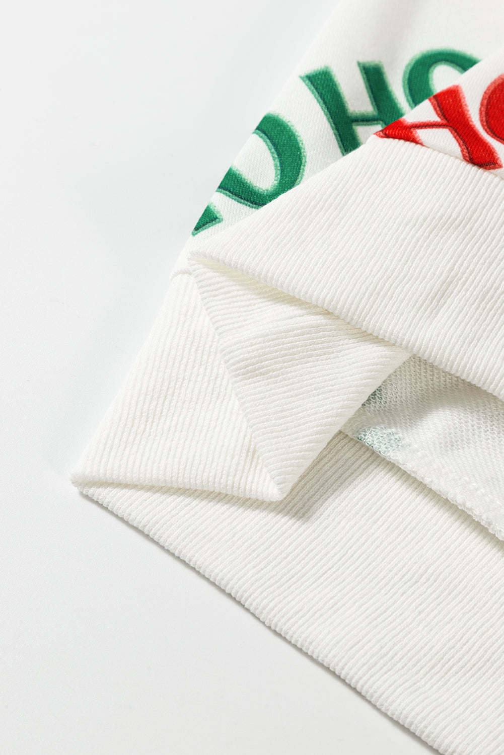 Weißes Set mit Pullover mit überschnittenen Schultern und lässigen Shorts im Weihnachts-HOHOHO-Print