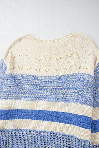 Hellblauer Pullover mit offenen Maschen und Puffärmeln