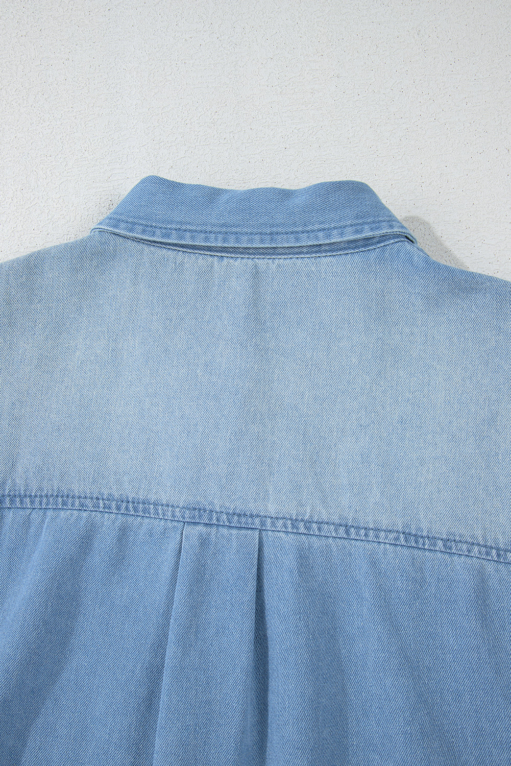 Beau Blue Risen Hemdblusenkleid aus mittelverwaschenem Denim