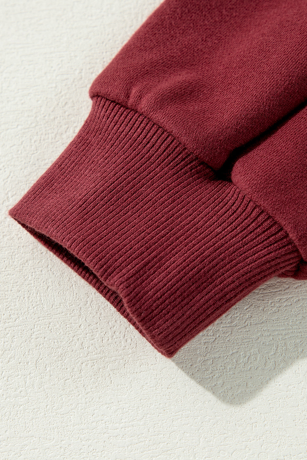 Mineralrotes zweifarbiges Patchwork-Pullover-Sweatshirt mit überschnittener Schulter