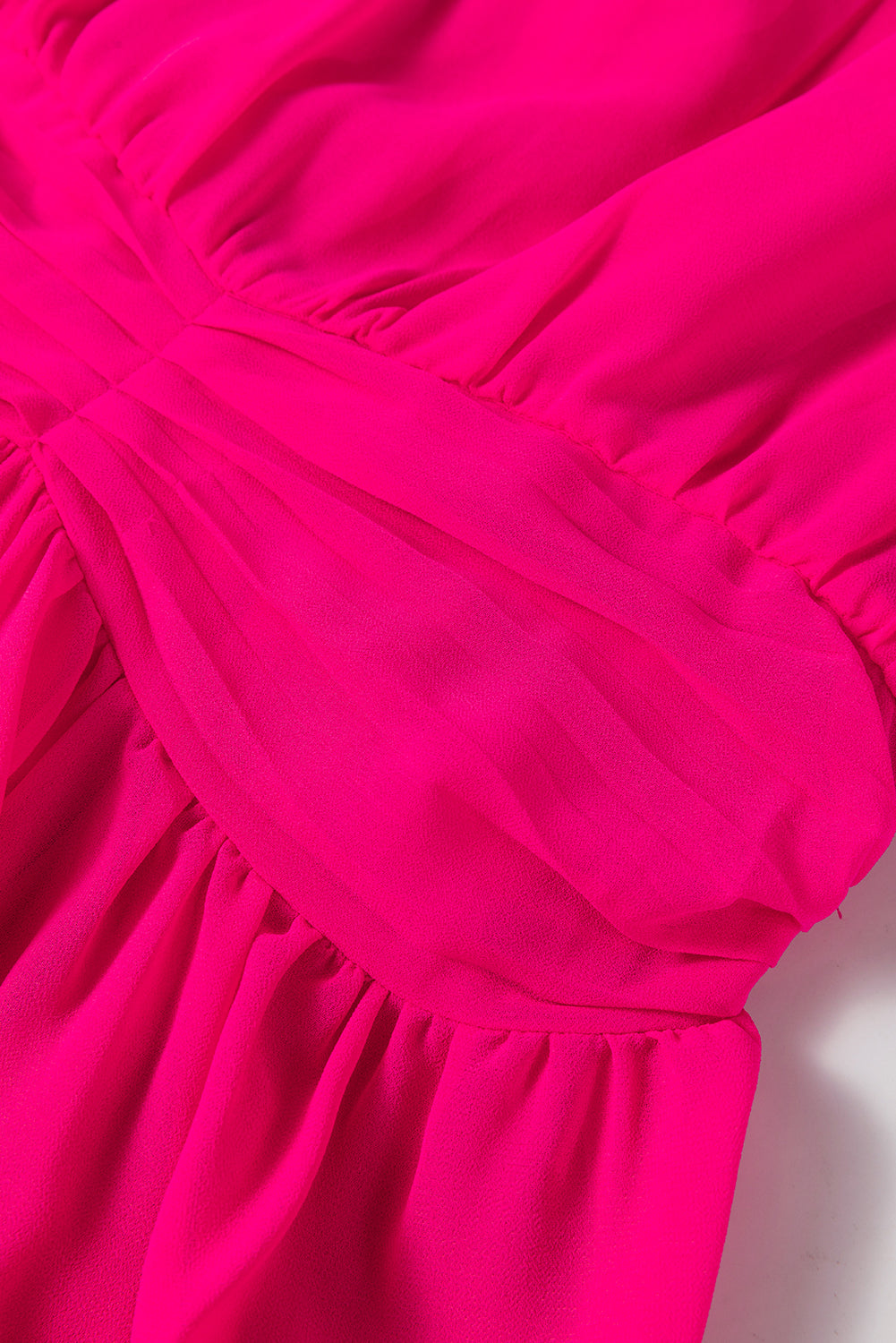 Rosarotes Puff-Minikleid mit langen Ärmeln und V-Ausschnitt