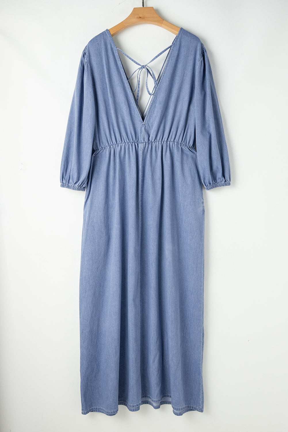 Myosotis Chambray Maxikleid mit tiefem V-Ausschnitt und Armbandärmeln