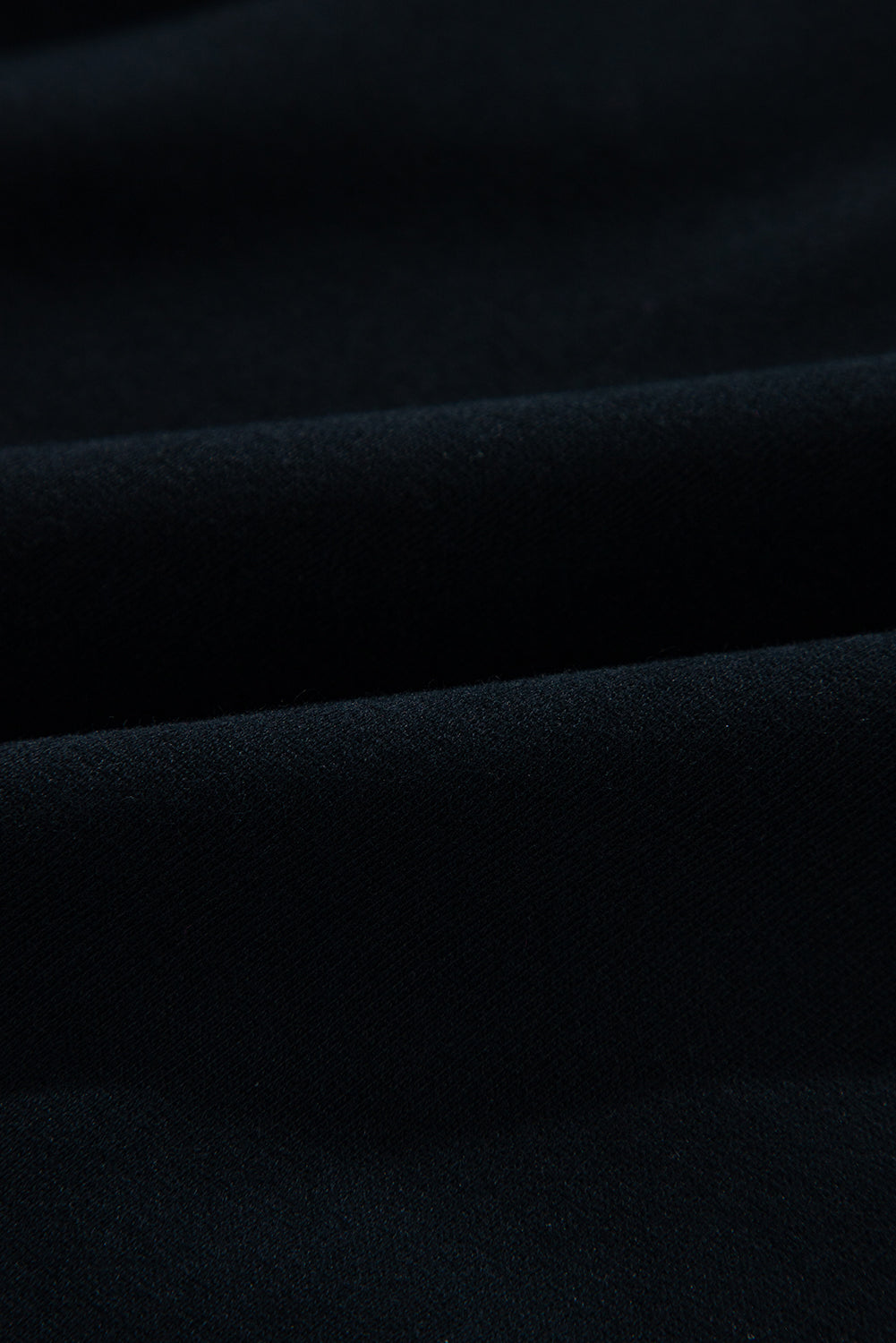 Schwarzes Sweatshirt mit Viertelreißverschluss, Stehkragen und Kängurutasche