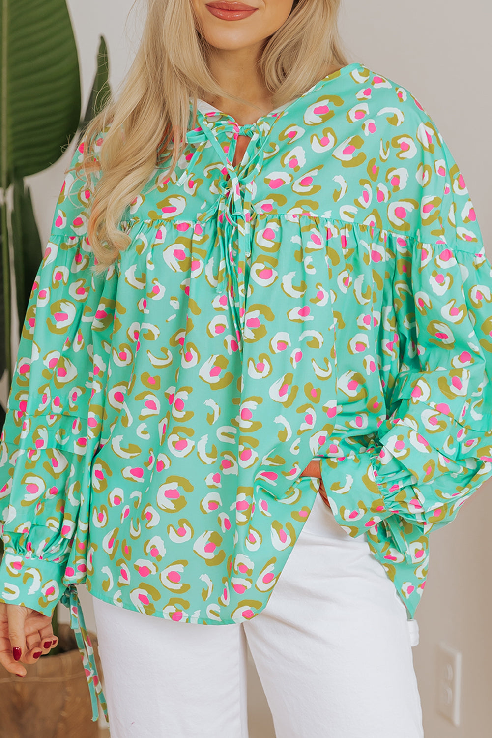 Grüne Babydoll-Bluse mit abstraktem Print und Schnürung und Laternenärmeln