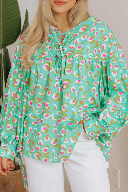 Grüne Babydoll-Bluse mit abstraktem Print und Schnürung und Laternenärmeln