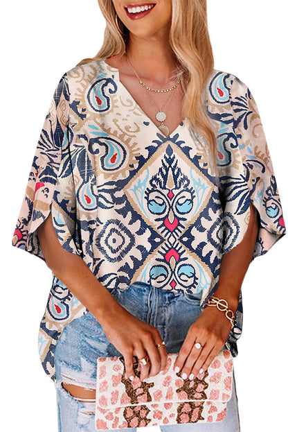 Weiße Bluse mit abstraktem Print und V-Ausschnitt, geschlitzten Halbarm