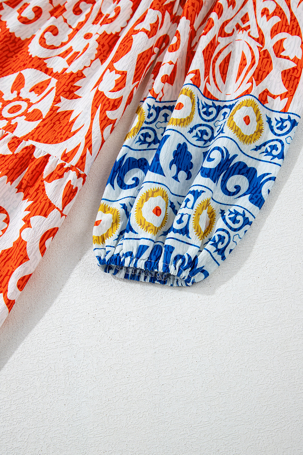 Oranges Boho-Maxikleid mit geometrischem Print und langen Ärmeln