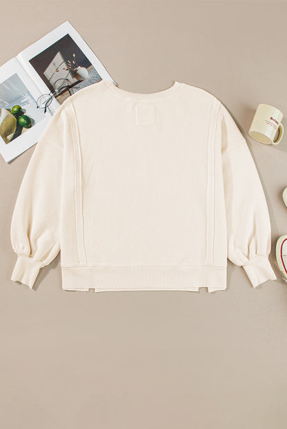 Weißes Oversize-Sweatshirt mit Waffelstrick und Bischofsärmeln
