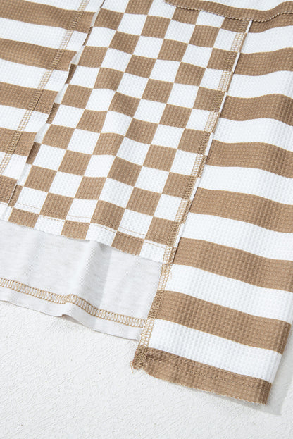 Khakifarbene Bluse mit Schachbrettmuster und Patchwork-Laternenärmeln und Taschen